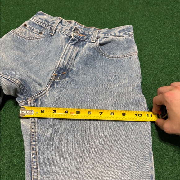 Vintage Levi’s 550 Light Wash Relaxed Fit Taper Womens 5 Jr 26x32 Jeans - Picture 10 of 12